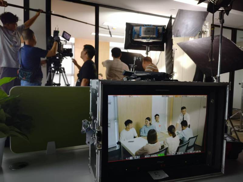 渭滨区TVC拍摄公司：科技产品视觉化大师，诠释未来感与功能美学